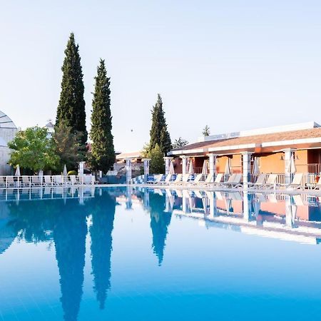 Spa Hotel Colossae Thermal Karahayit  Bagian luar foto The pool at the hotel