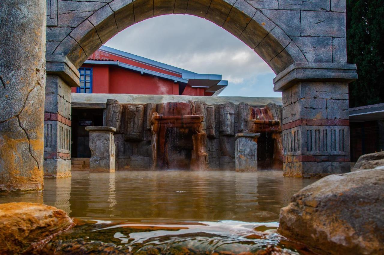 Spa Hotel Colossae Thermal Karahayit  Bagian luar foto The hot springs at the resort
