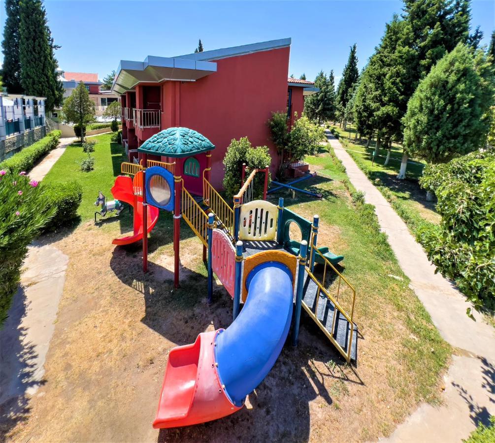 Spa Hotel Colossae Thermal Karahayit  Bagian luar foto Playground in the village