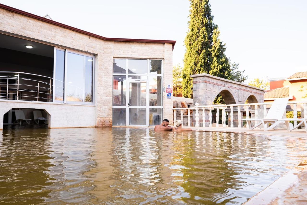 Spa Hotel Colossae Thermal Karahayit  Bagian luar foto The spa town of Varvarovski